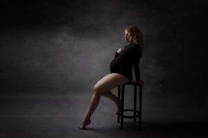Glamourfoto van zwangere vrouw